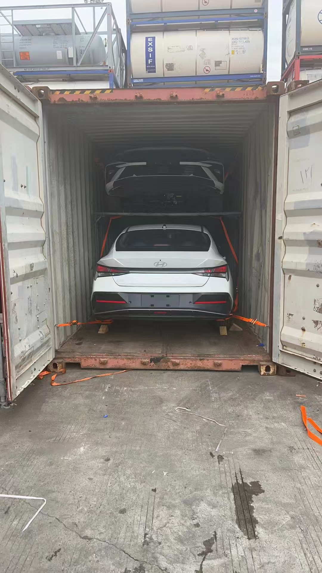 Vehicle container loading for China car export shipping